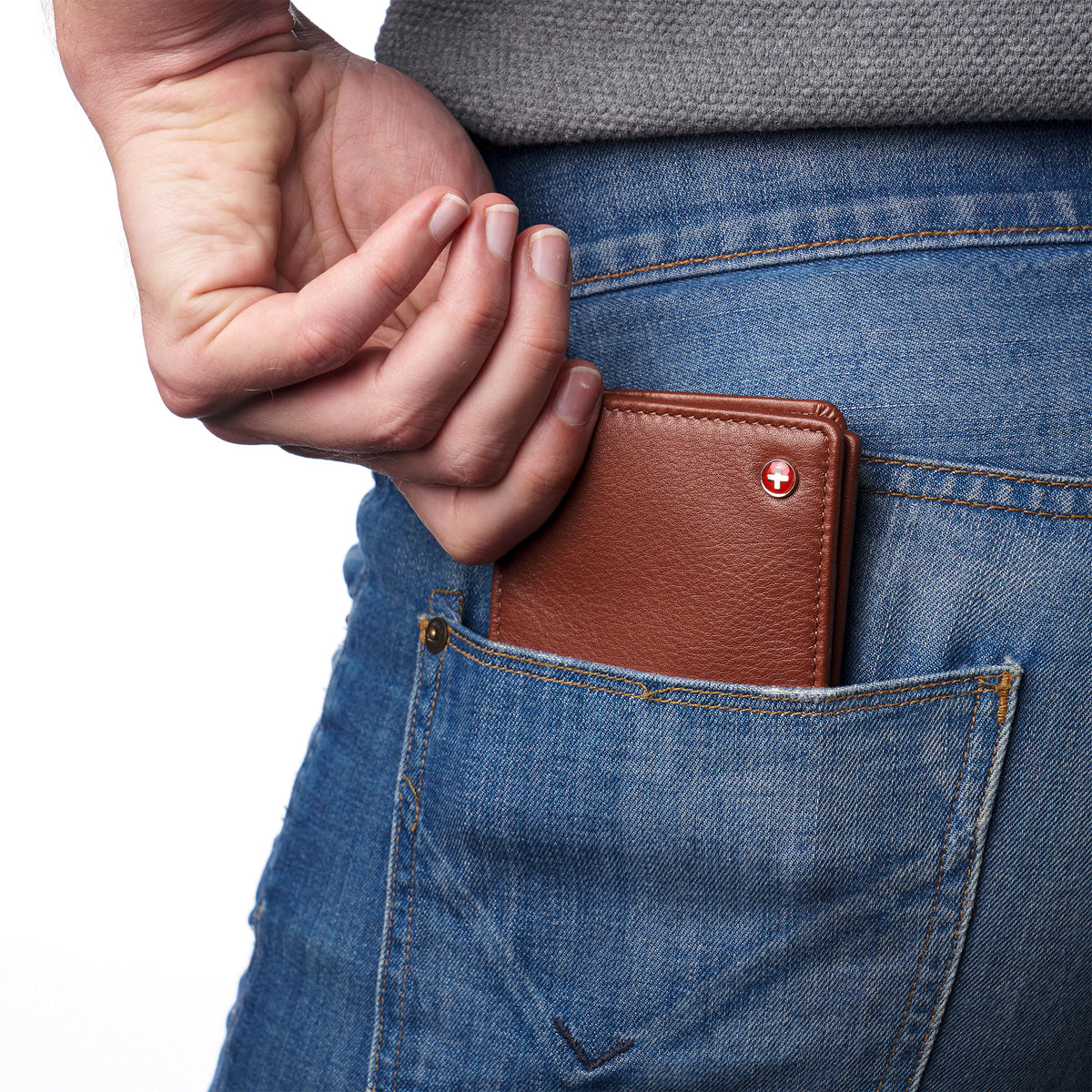 Alpine Swiss Wallet for Men Nolan Commuter Bifold Dual ID Windows for License Work – Tan