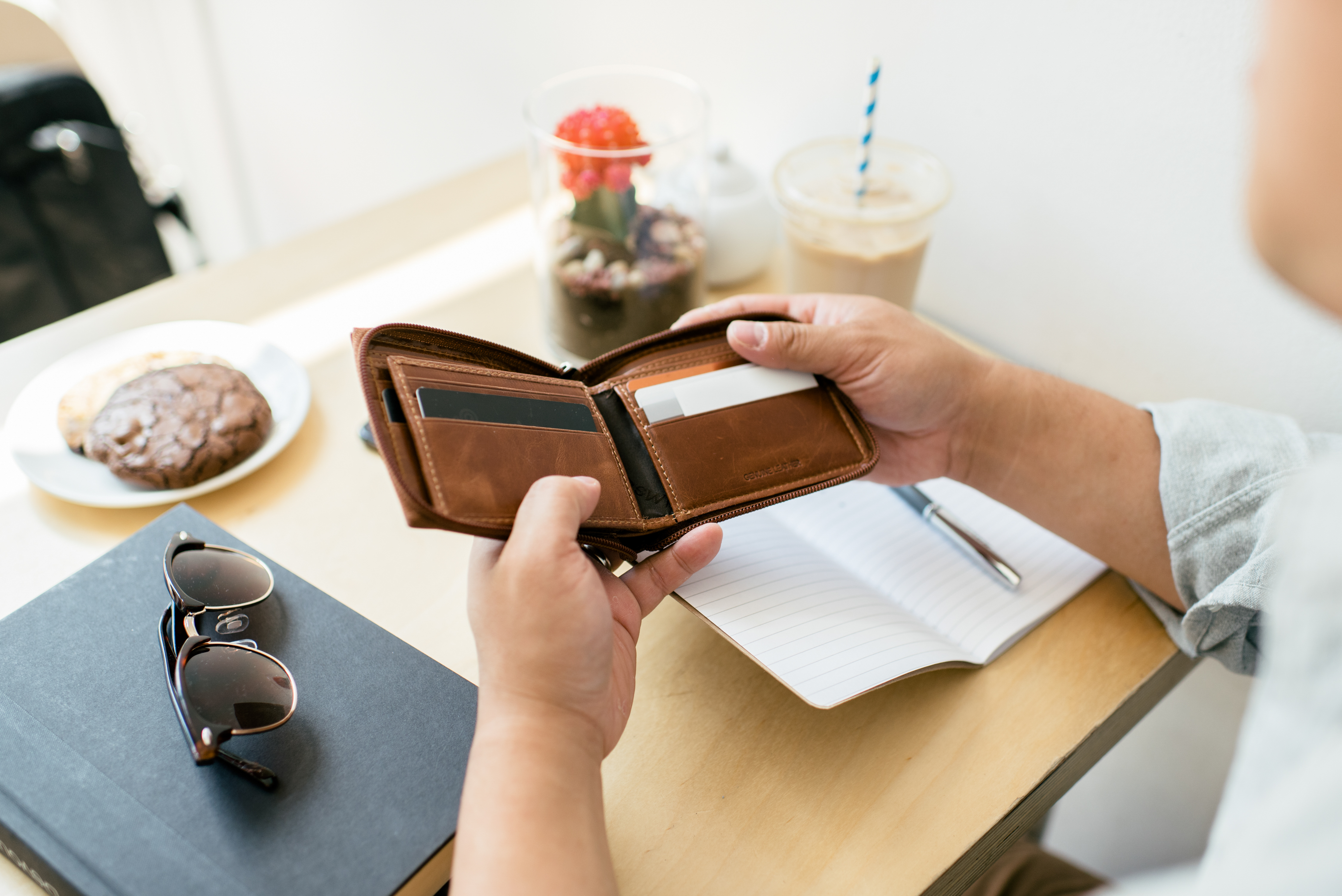 interior cleaning of leather wallet